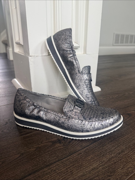 Naturalizer Shoes - Naturalizer NWOT  Metallic Silver Croc-Texture Slip-Ons 8